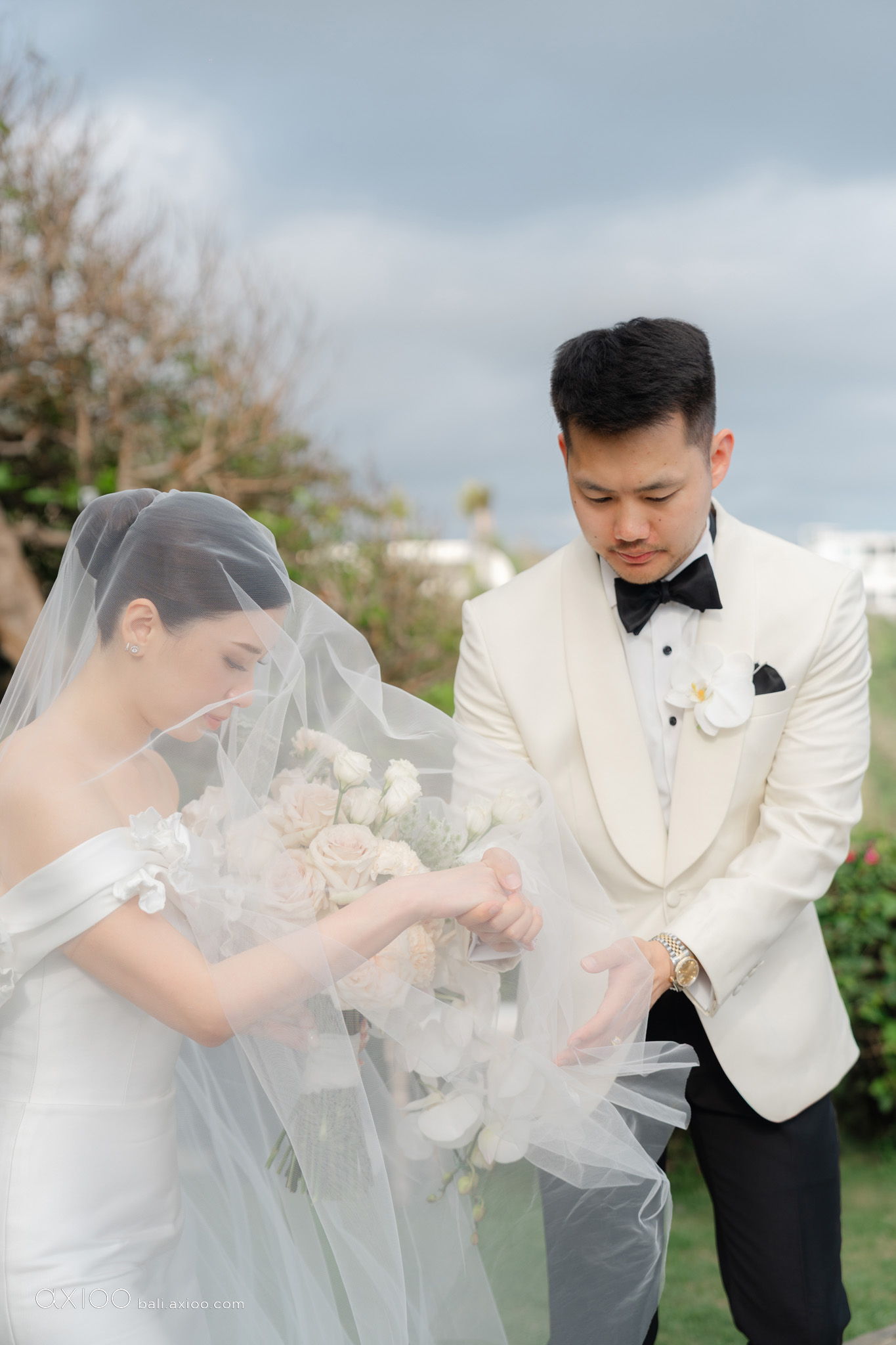 Axioo: A Study in Softness: A Wonderland Uluwatu Wedding in Bali